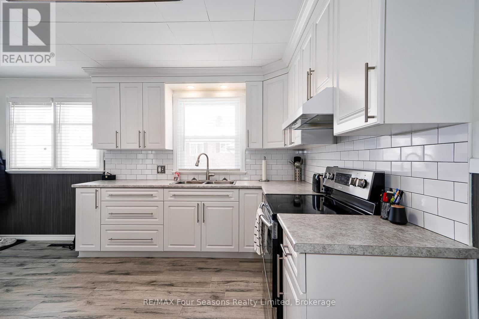 222 Charles Street, Clearview, Ontario  L0M 1S0 - Photo 15 - S12745072