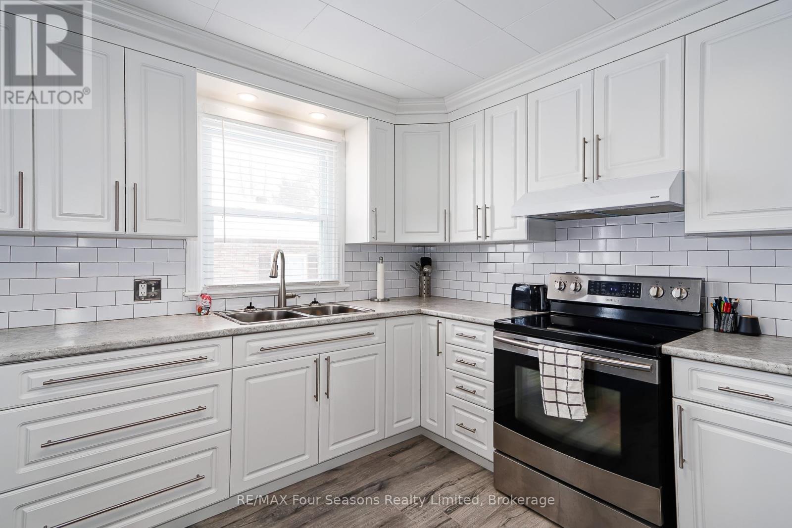 222 Charles Street, Clearview, Ontario  L0M 1S0 - Photo 17 - S12745072