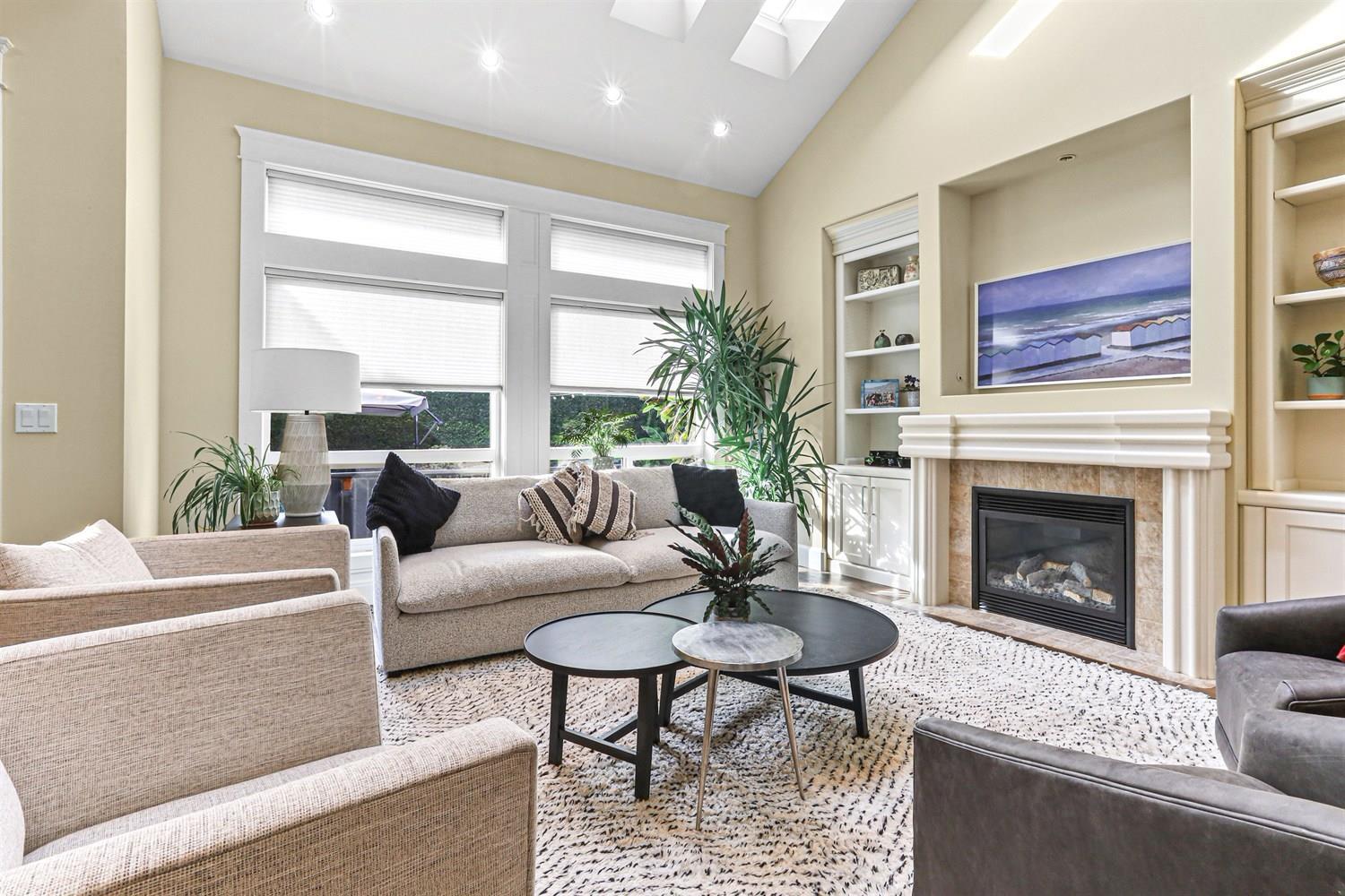 2767 162 Street, Surrey, British Columbia  V8S 8E4 - Photo 4 - R3080003