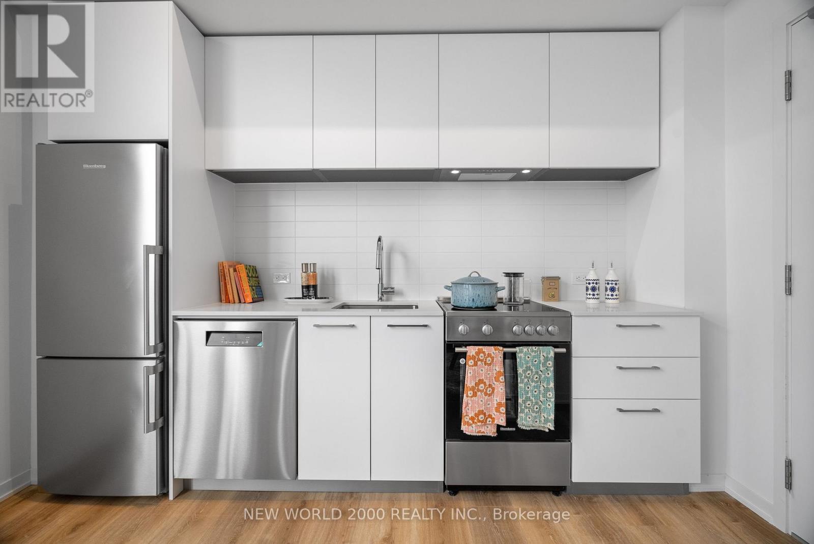 2011 - 101 ROEHAMPTON AVENUE, Toronto, Ontario