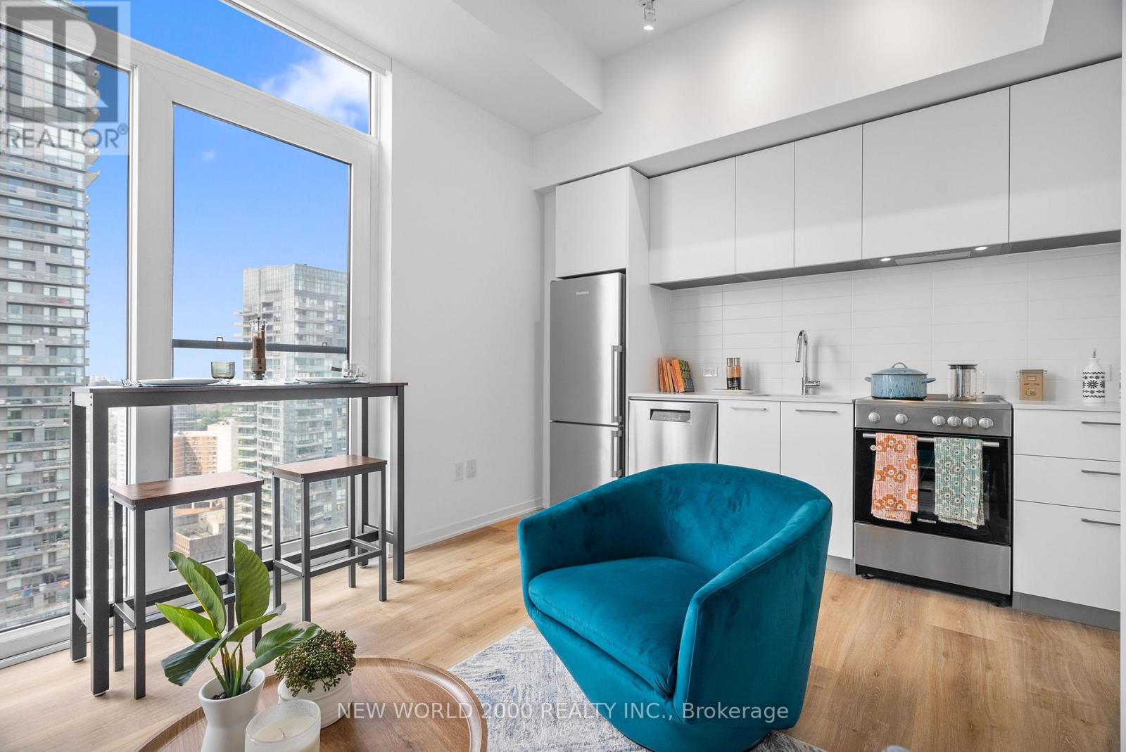 2011 - 101 Roehampton Avenue, Toronto, Ontario  M4P 2W2 - Photo 3 - C12745064