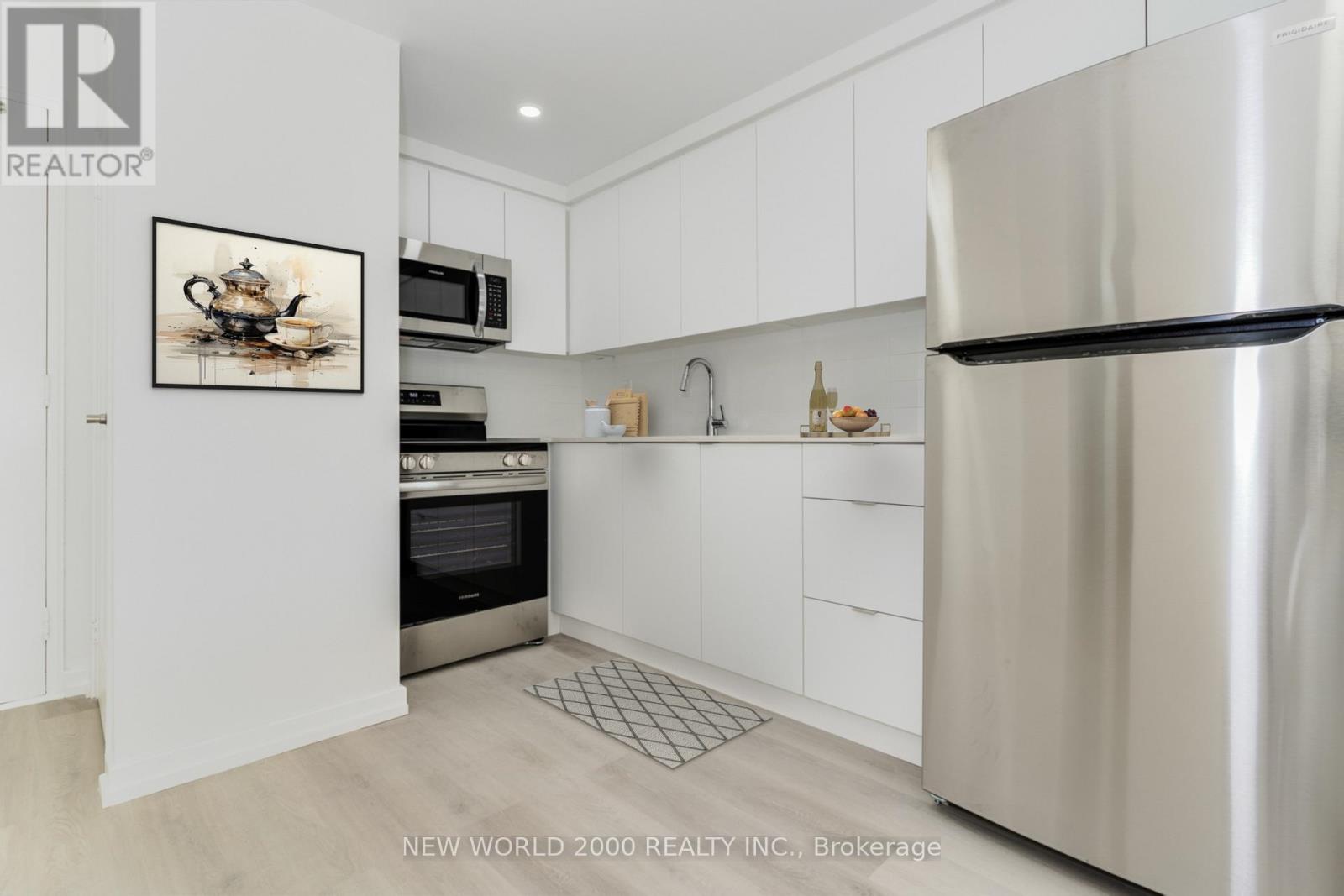 610 - 33 ERSKINE AVENUE, Toronto, Ontario