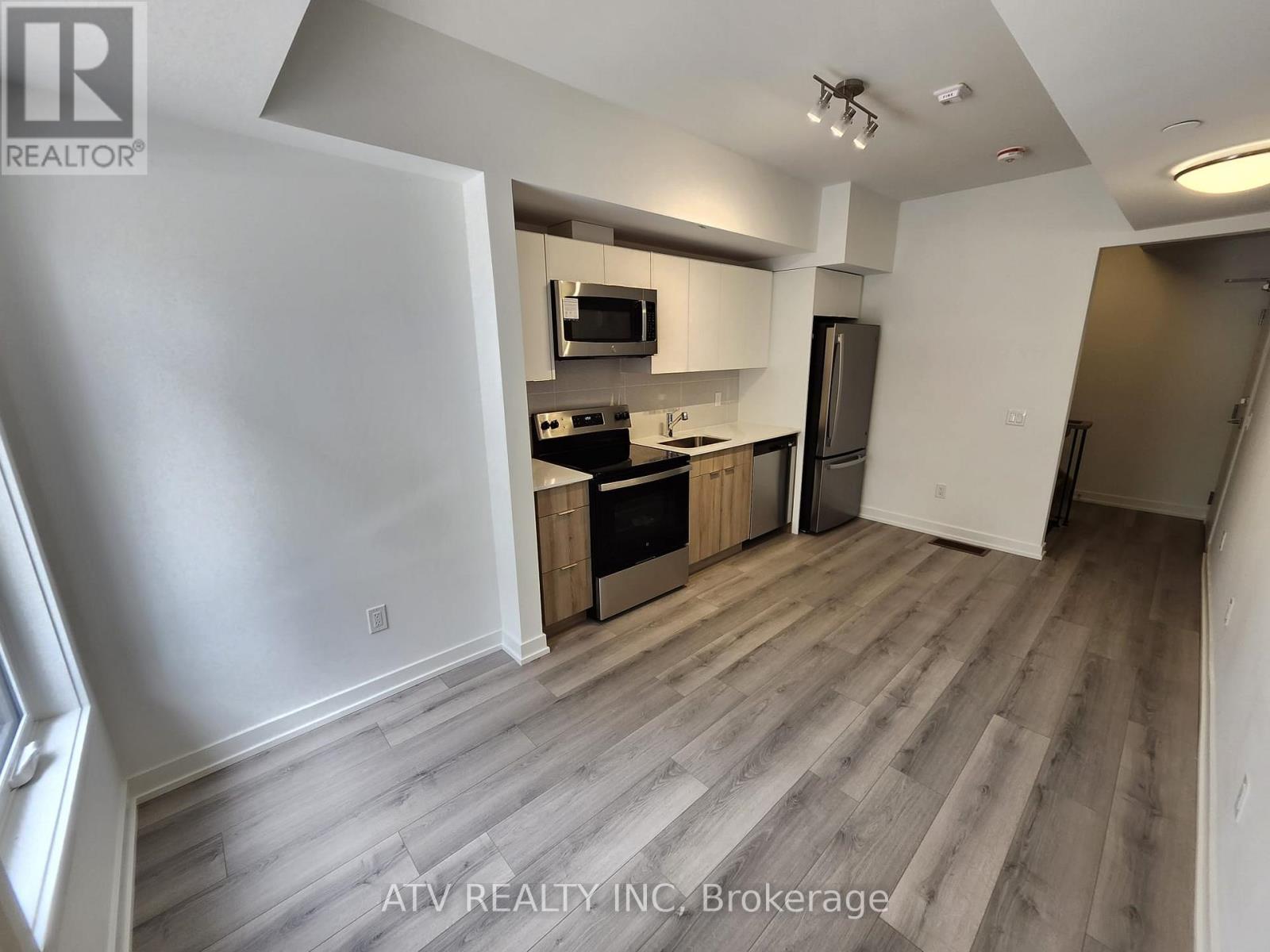 18 SECOND FLOOR - 3079 PHARMACY AVENUE, Toronto, Ontario