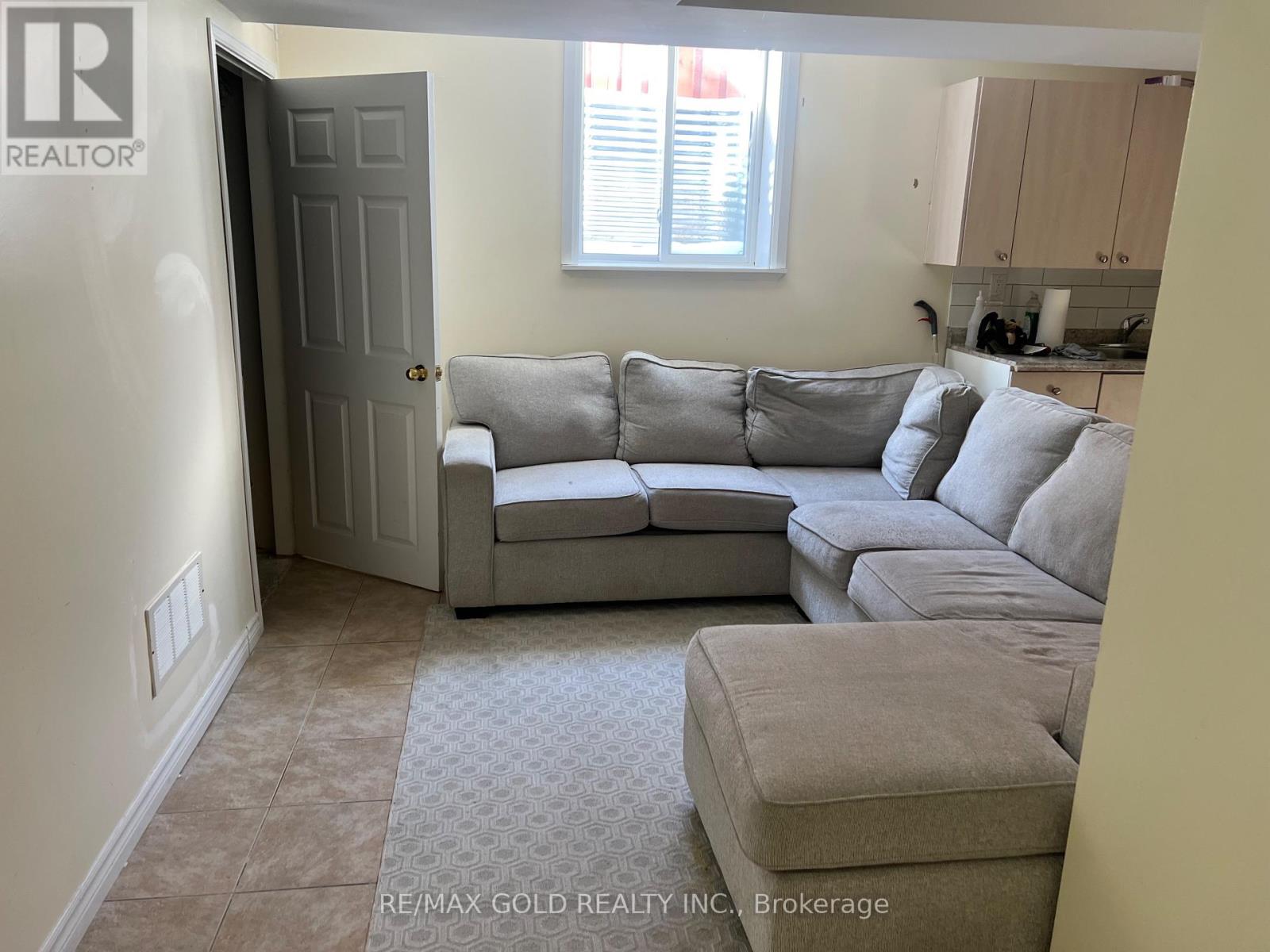 124 Herdwick St. Drive, Brampton, Ontario  L6S 0A7 - Photo 5 - W12743848