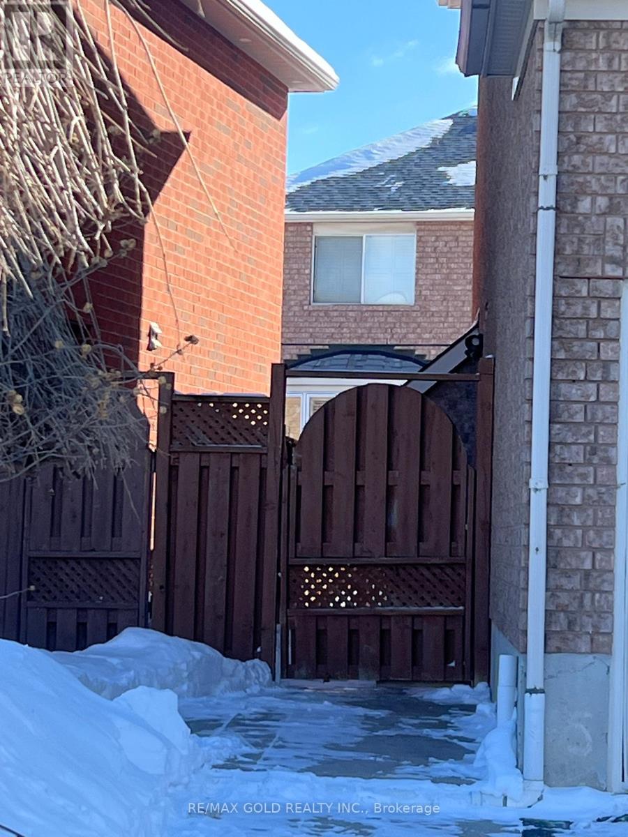 124 Herdwick St. Drive, Brampton, Ontario  L6S 0A7 - Photo 2 - W12743848