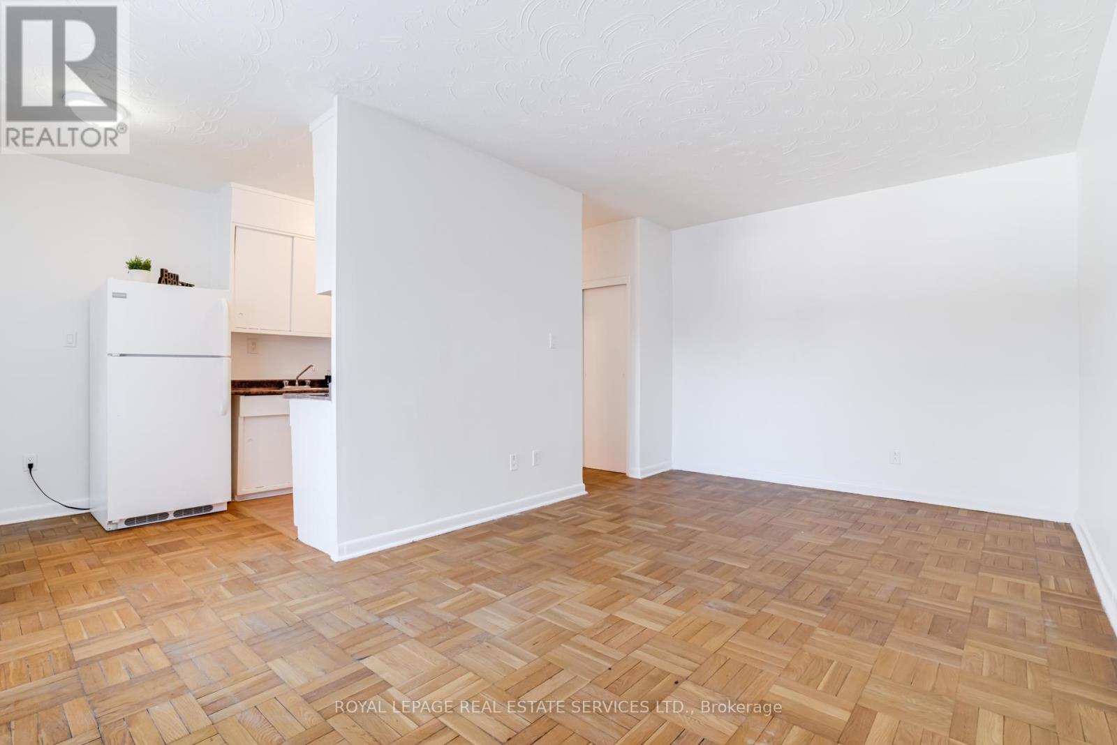 112 - 101 Coe Hill Drive, Toronto, Ontario  M6S 3E3 - Photo 4 - W12745098