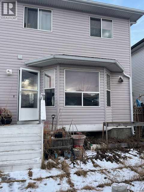 23 Anaheim Court Ne, Calgary, Alberta  T1Y 7B4 - Photo 3 - A2282459