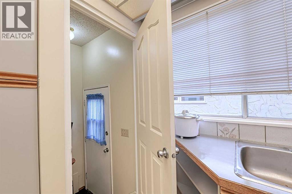 28 7 Avenue Se, High River, Alberta  T1V 1E9 - Photo 15 - A2282757