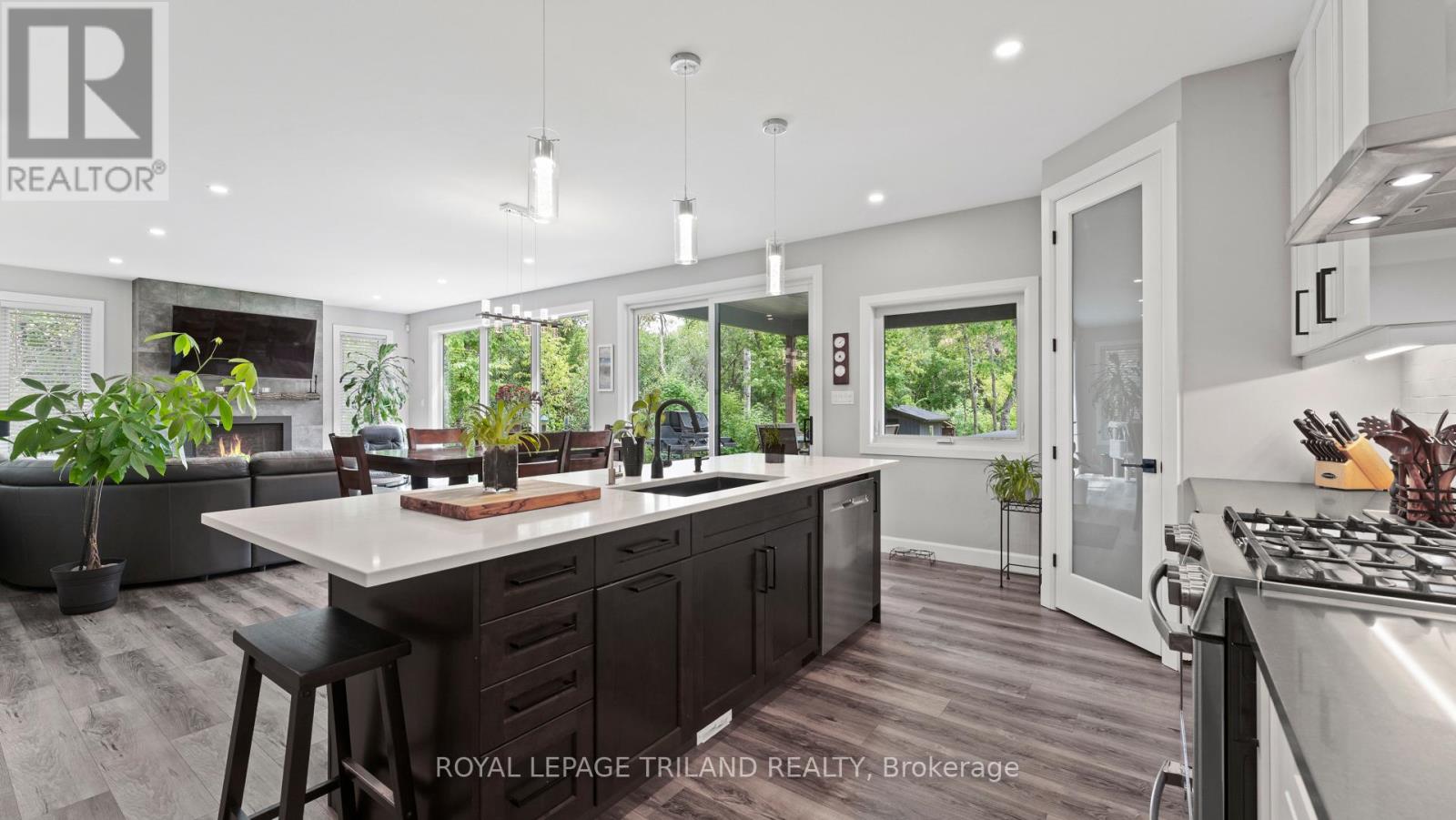 8443 Goosemarsh Line, Lambton Shores, Ontario  N0M 1T0 - Photo 26 - X12600816