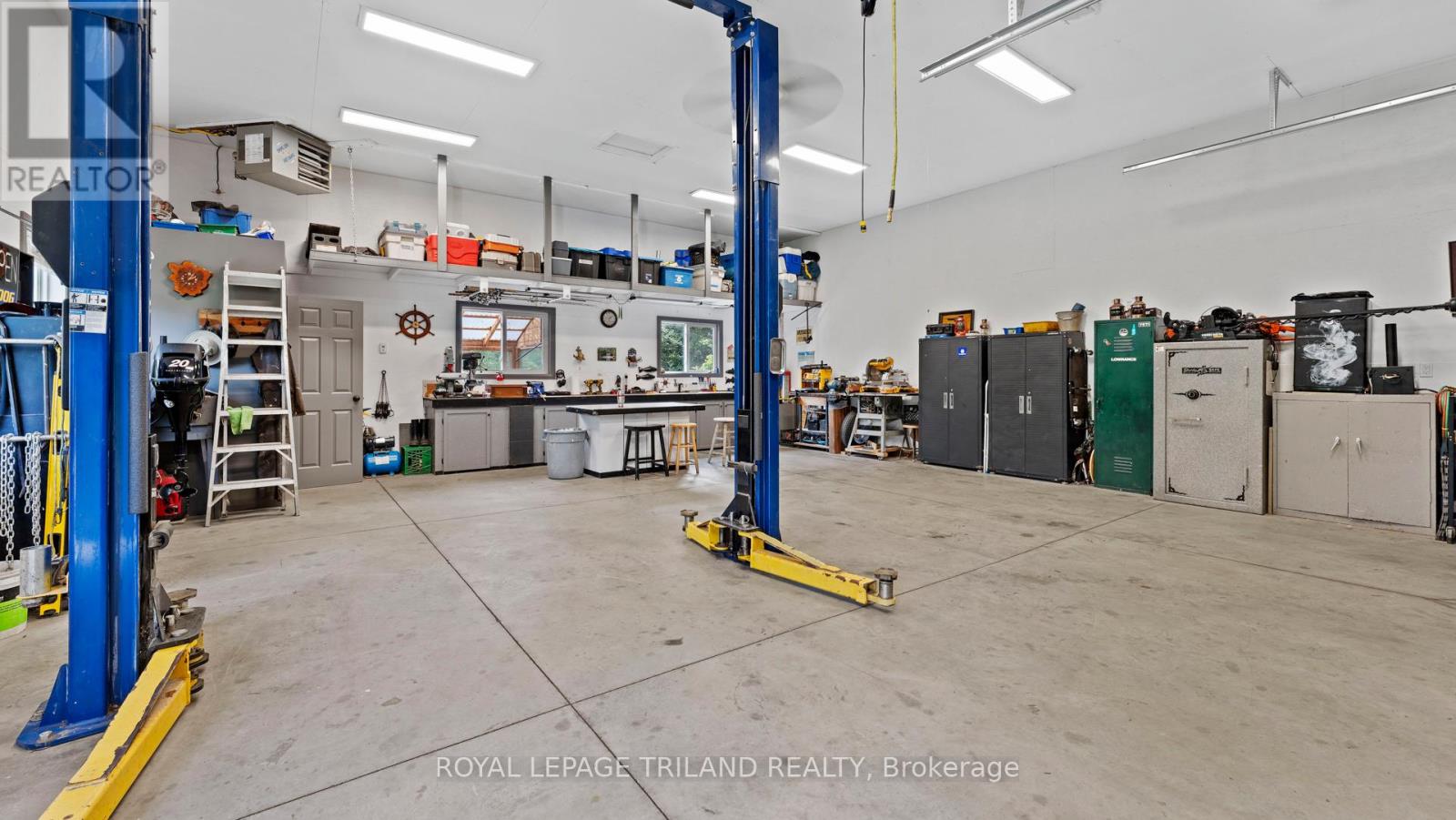 8443 Goosemarsh Line, Lambton Shores, Ontario  N0M 1T0 - Photo 44 - X12600816