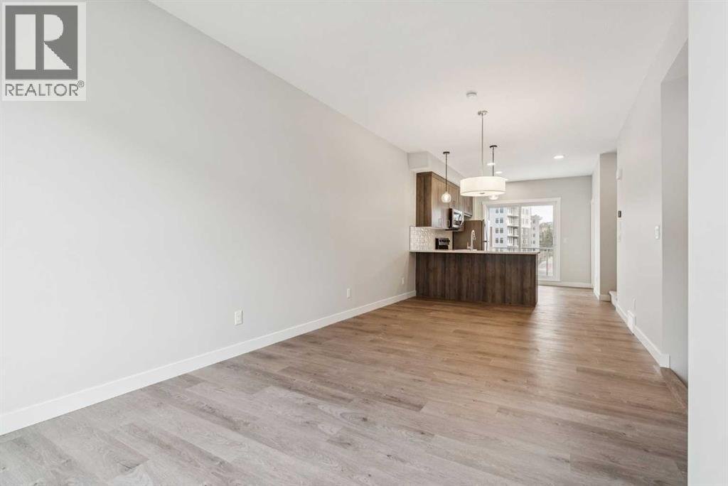 107 Shawnee Square Sw, Calgary, Alberta  T2Y 0W4 - Photo 4 - A2268566