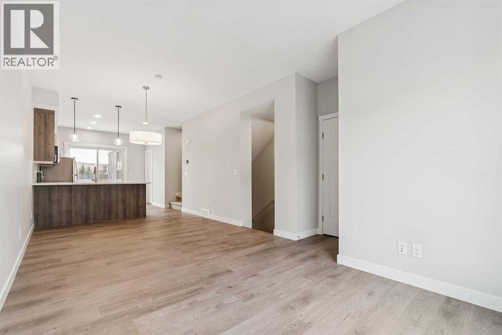 107 Shawnee Square Sw, Calgary, Alberta  T2Y 0W4 - Photo 3 - A2268566