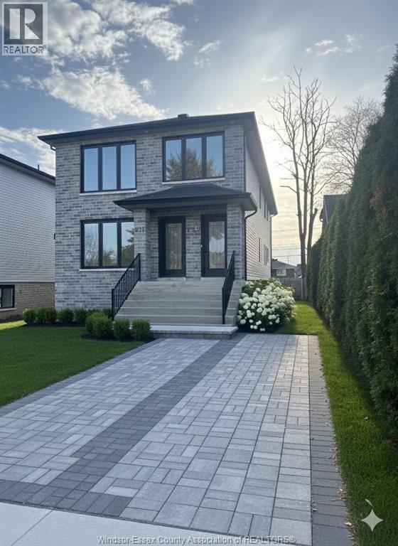 MLS# 25029286: 651-655 STANLEY Unit# 1-4, Windsor, Canada