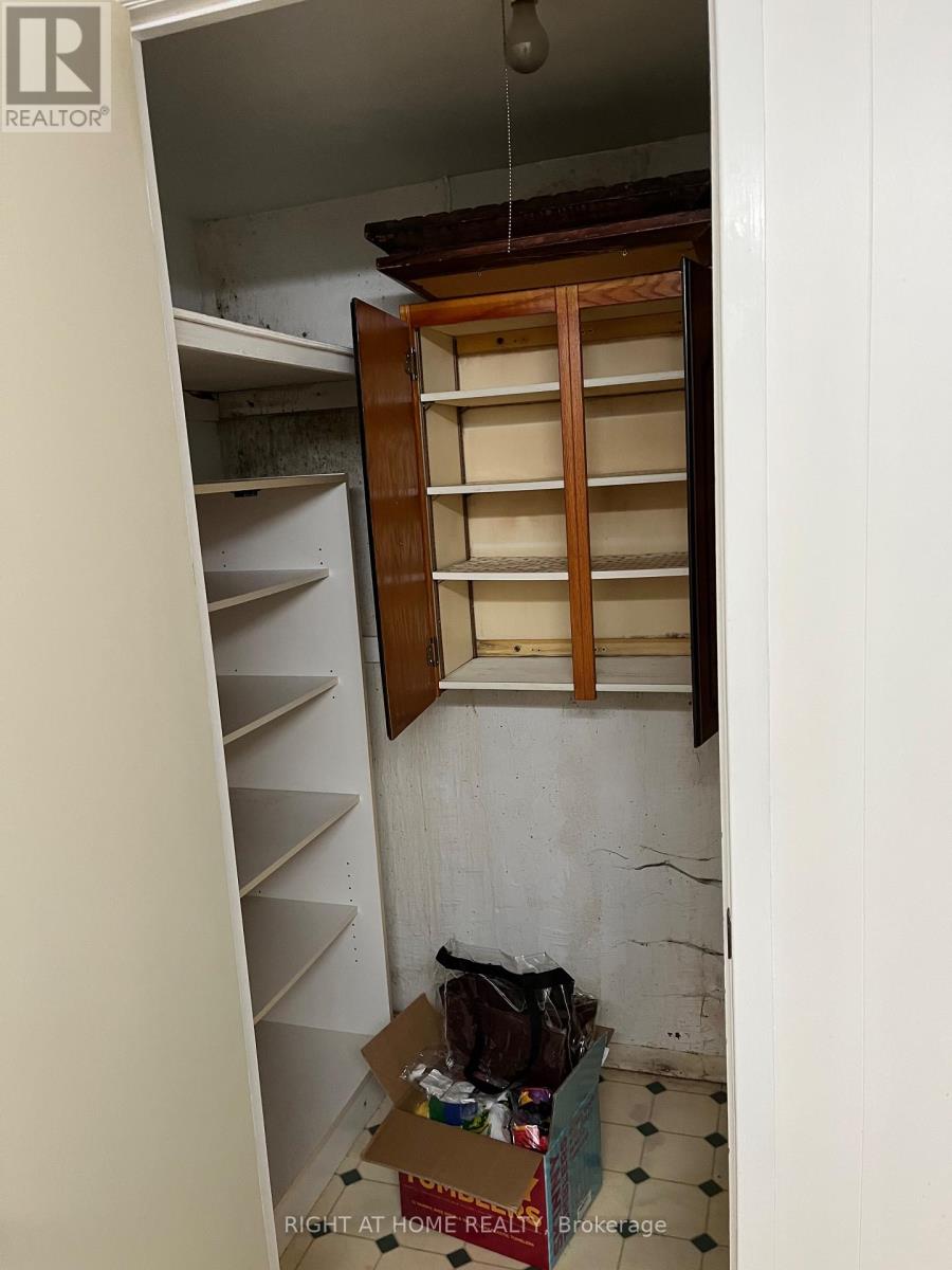 4 Hallow Crescent, Toronto, Ontario  M9W 2V9 - Photo 36 - W12744170