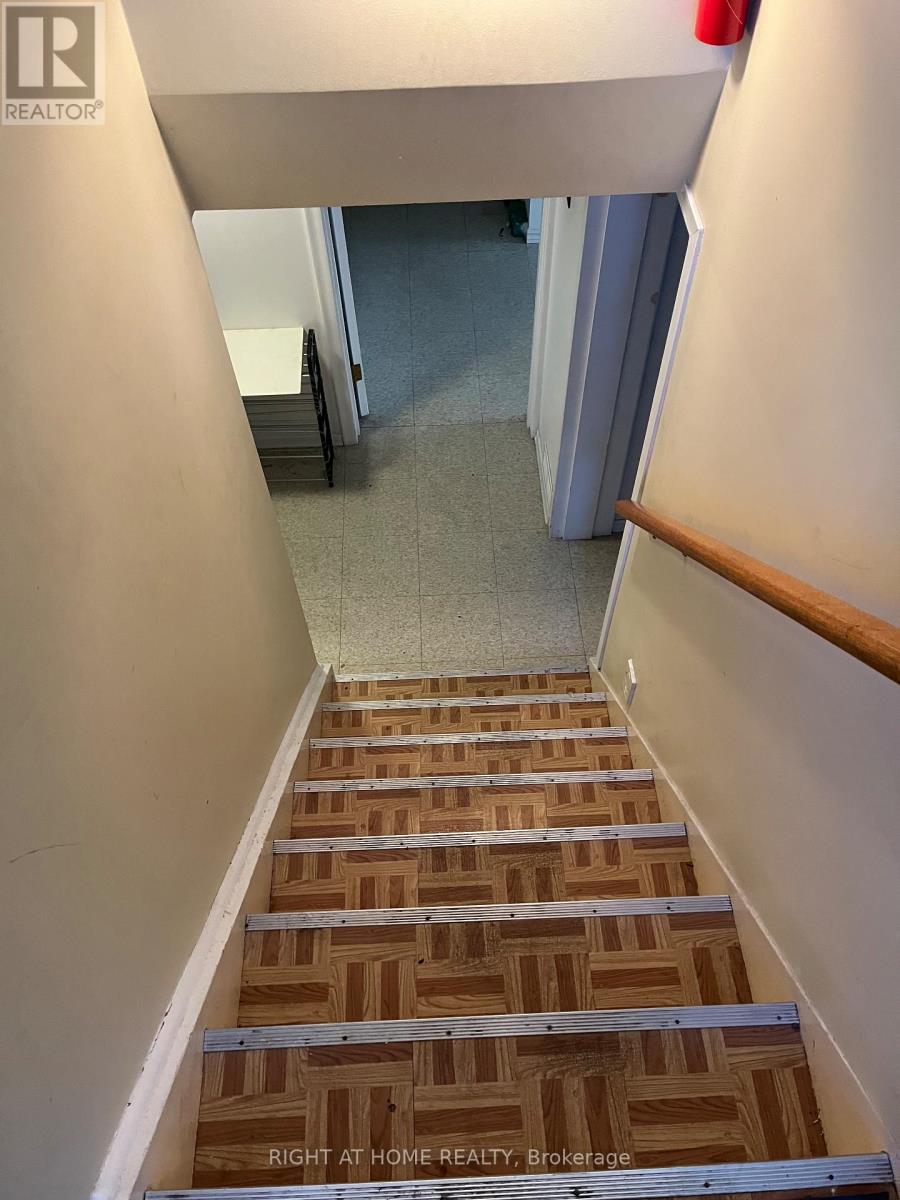 4 Hallow Crescent, Toronto, Ontario  M9W 2V9 - Photo 37 - W12744170