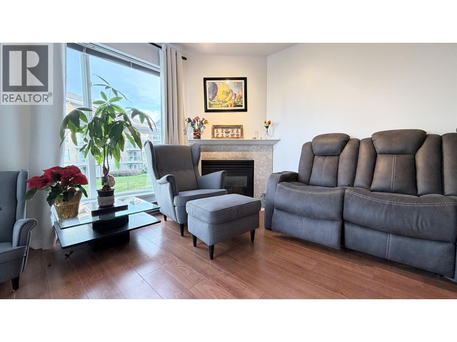 Listing Picture 10 of 37 : 236 5880 DOVER CRESCENT, Richmond / 烈治文 - 魯藝地產 Yvonne Lu Group - MLS Medallion Club Member