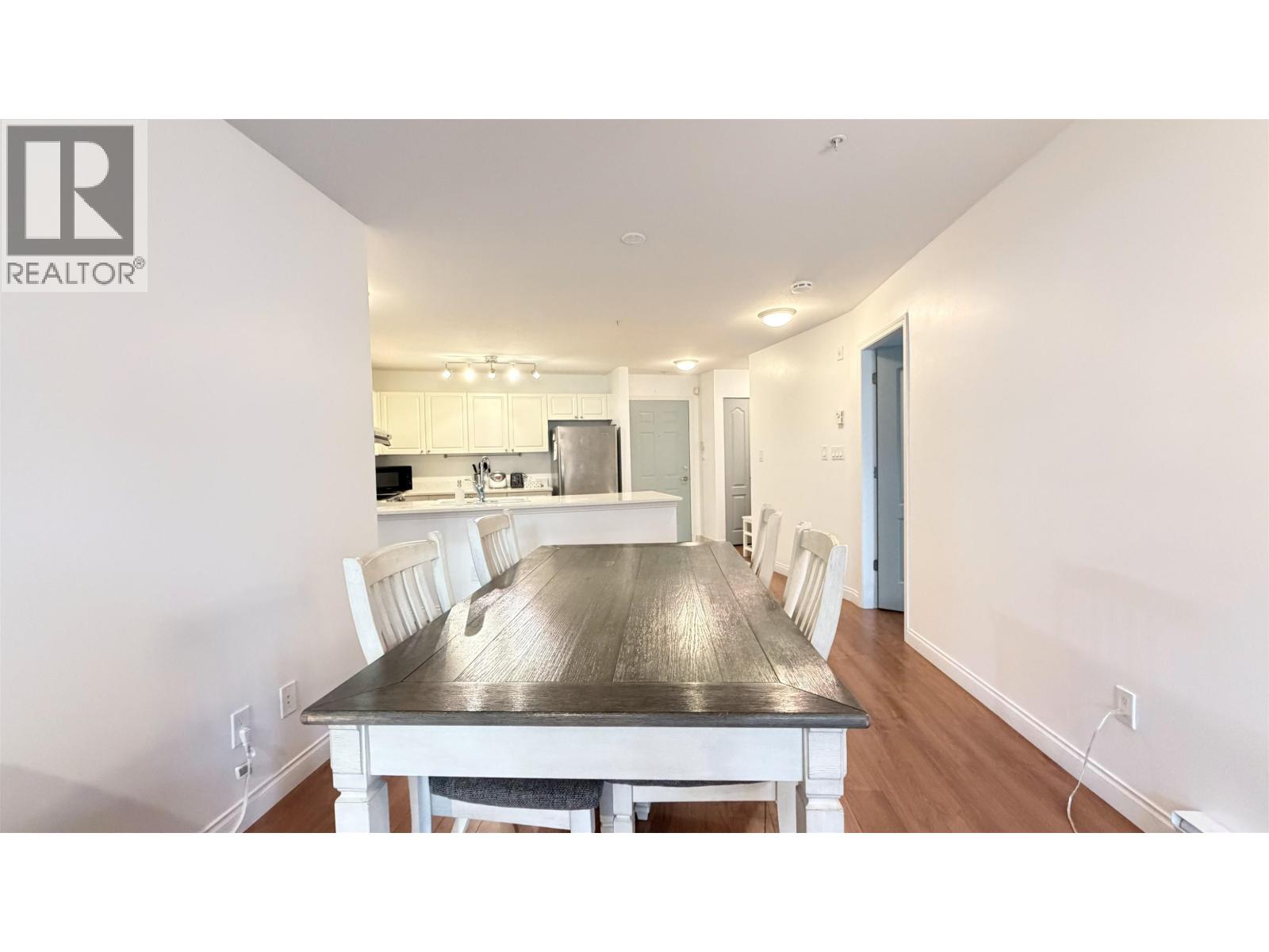 Listing Picture 11 of 37 : 236 5880 DOVER CRESCENT, Richmond / 烈治文 - 魯藝地產 Yvonne Lu Group - MLS Medallion Club Member