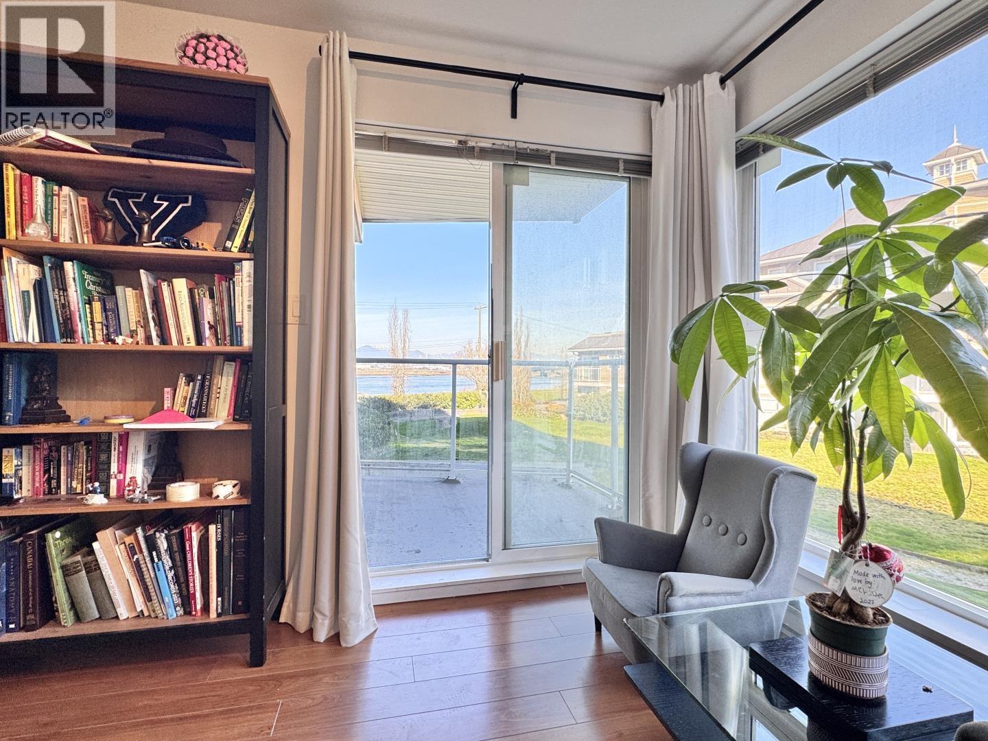 Listing Picture 2 of 37 : 236 5880 DOVER CRESCENT, Richmond / 烈治文 - 魯藝地產 Yvonne Lu Group - MLS Medallion Club Member