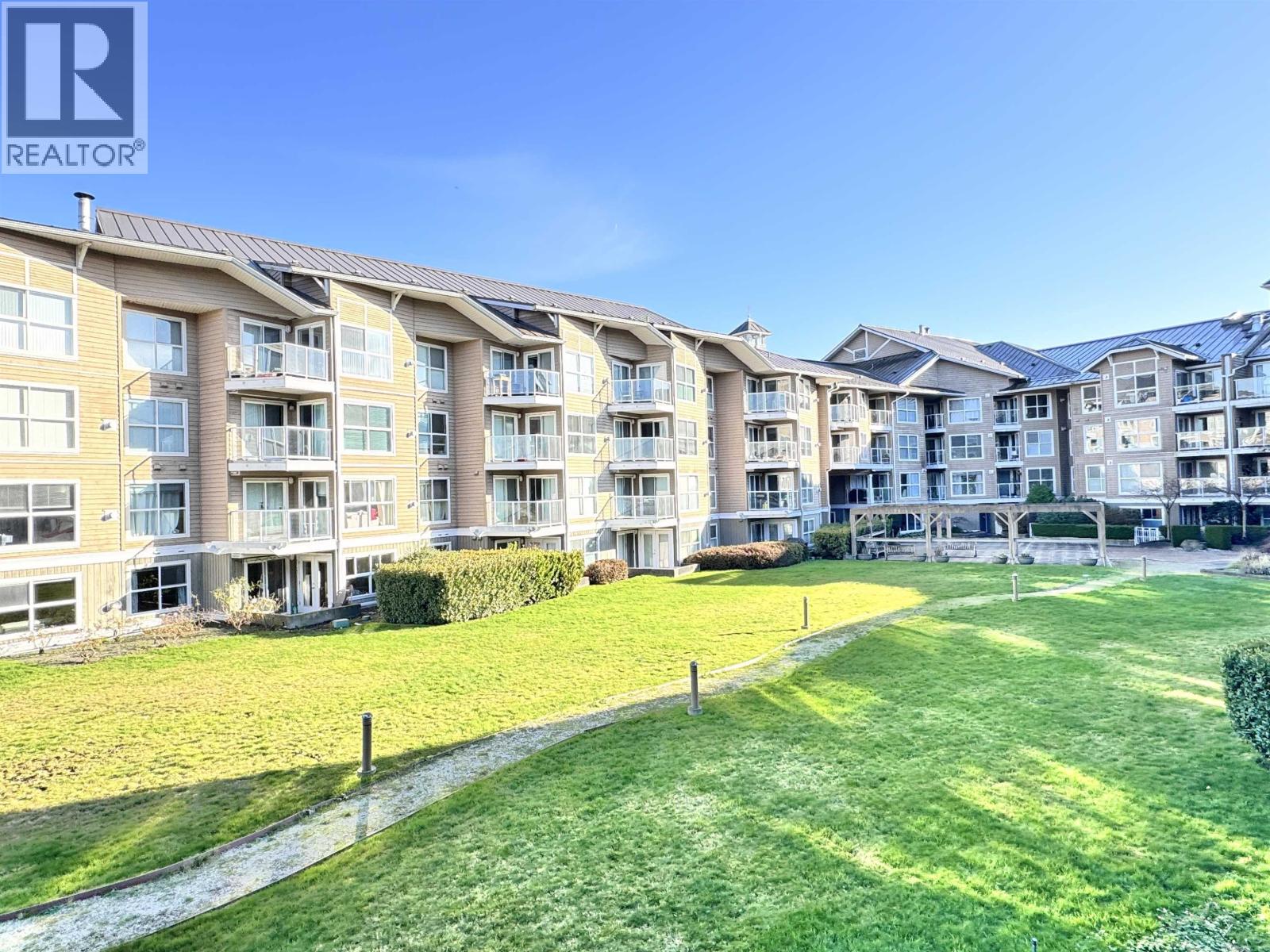 Listing Picture 35 of 37 : 236 5880 DOVER CRESCENT, Richmond / 烈治文 - 魯藝地產 Yvonne Lu Group - MLS Medallion Club Member