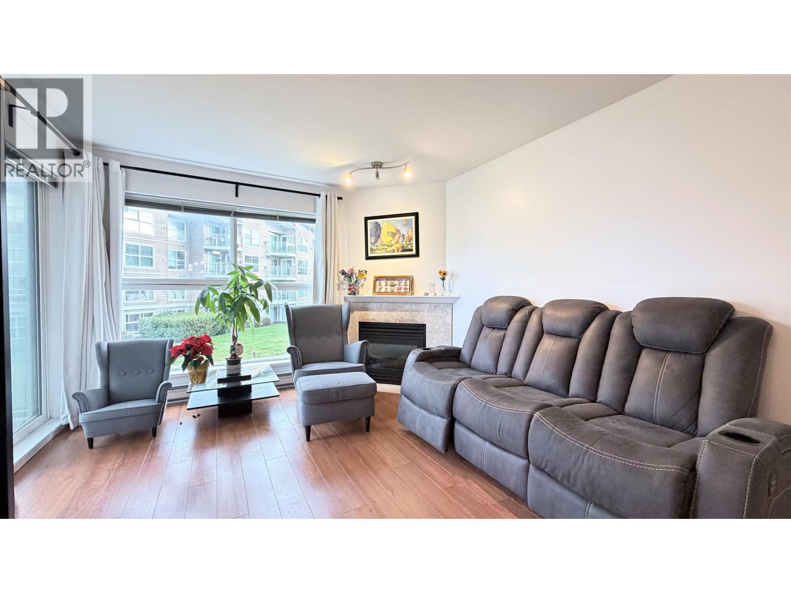 Listing Picture 9 of 37 : 236 5880 DOVER CRESCENT, Richmond / 烈治文 - 魯藝地產 Yvonne Lu Group - MLS Medallion Club Member