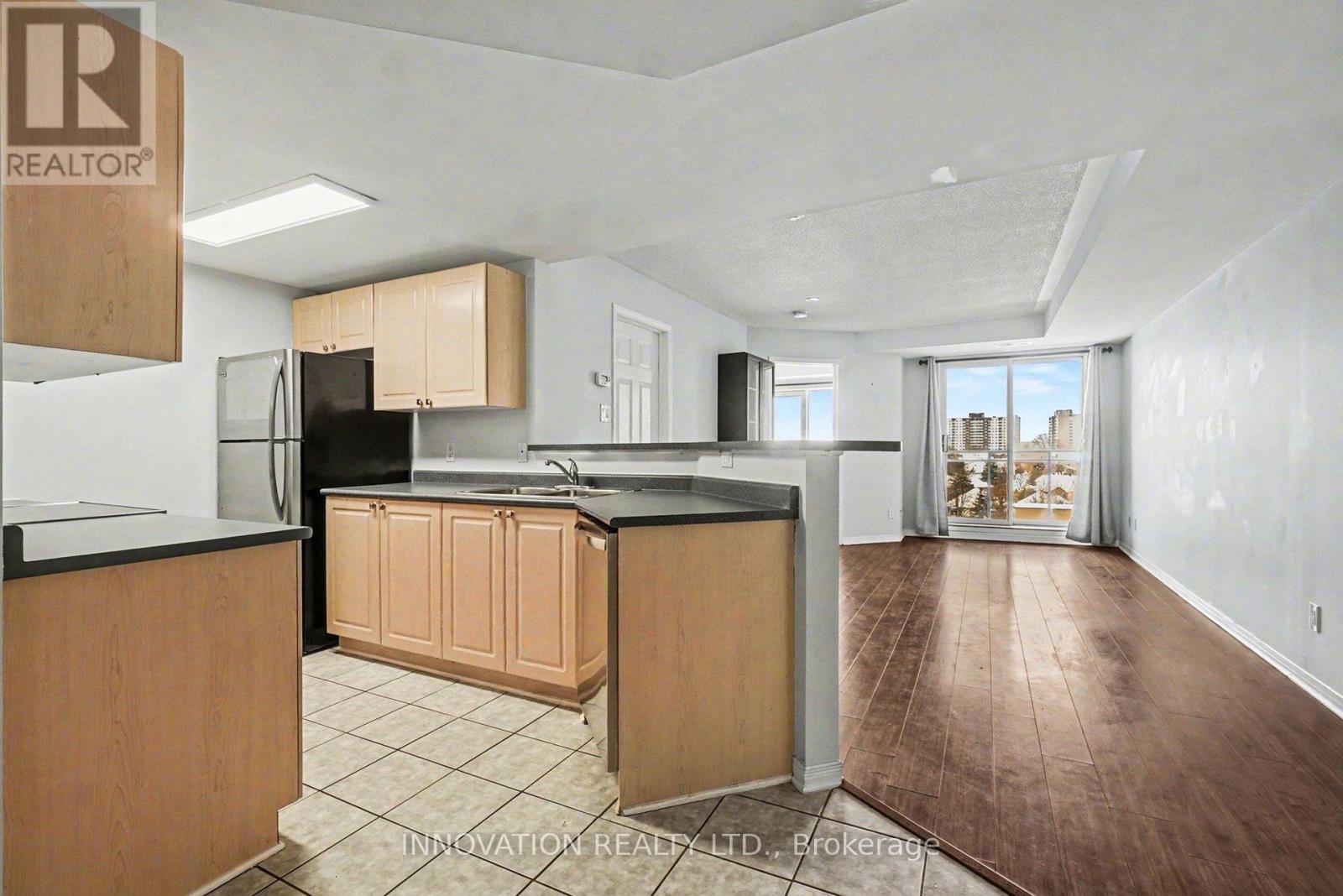 310 Central Park Drive, Ottawa, Ontario K2C 4G4 - Photo 4 - X12745230