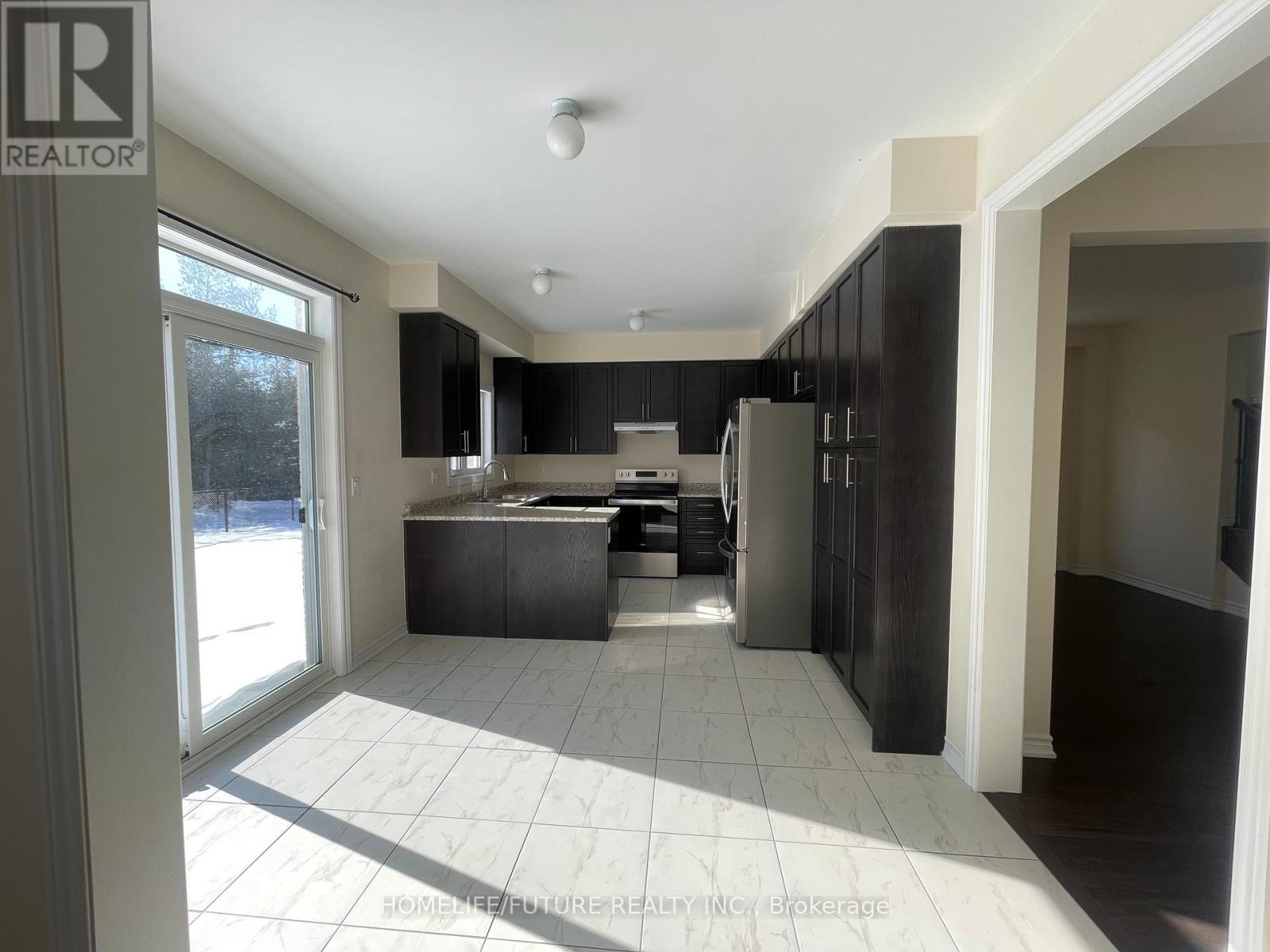 127 Hawkins Street, Georgina, Ontario  L0E 1R0 - Photo 3 - N12703912