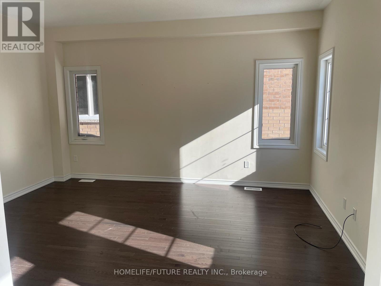 127 Hawkins Street, Georgina, Ontario  L0E 1R0 - Photo 6 - N12703912