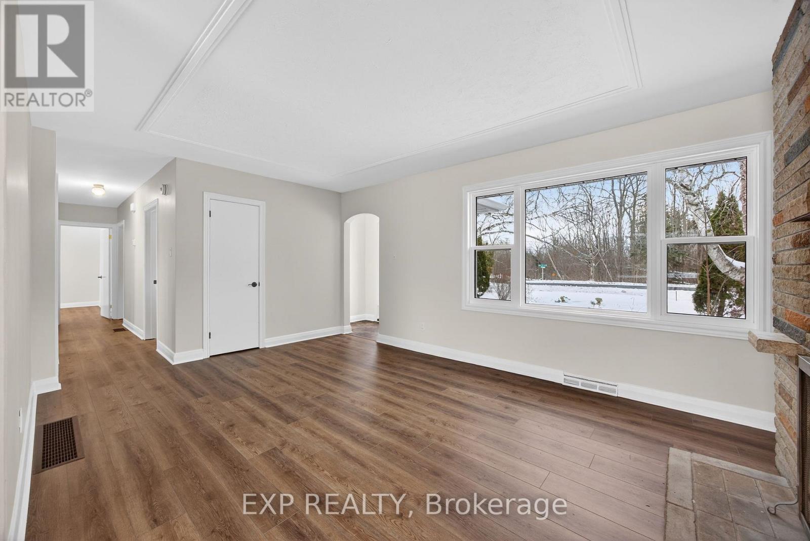 2420 Ridge Road W, Oro-Medonte, Ontario  L0L 2L0 - Photo 10 - S12604064