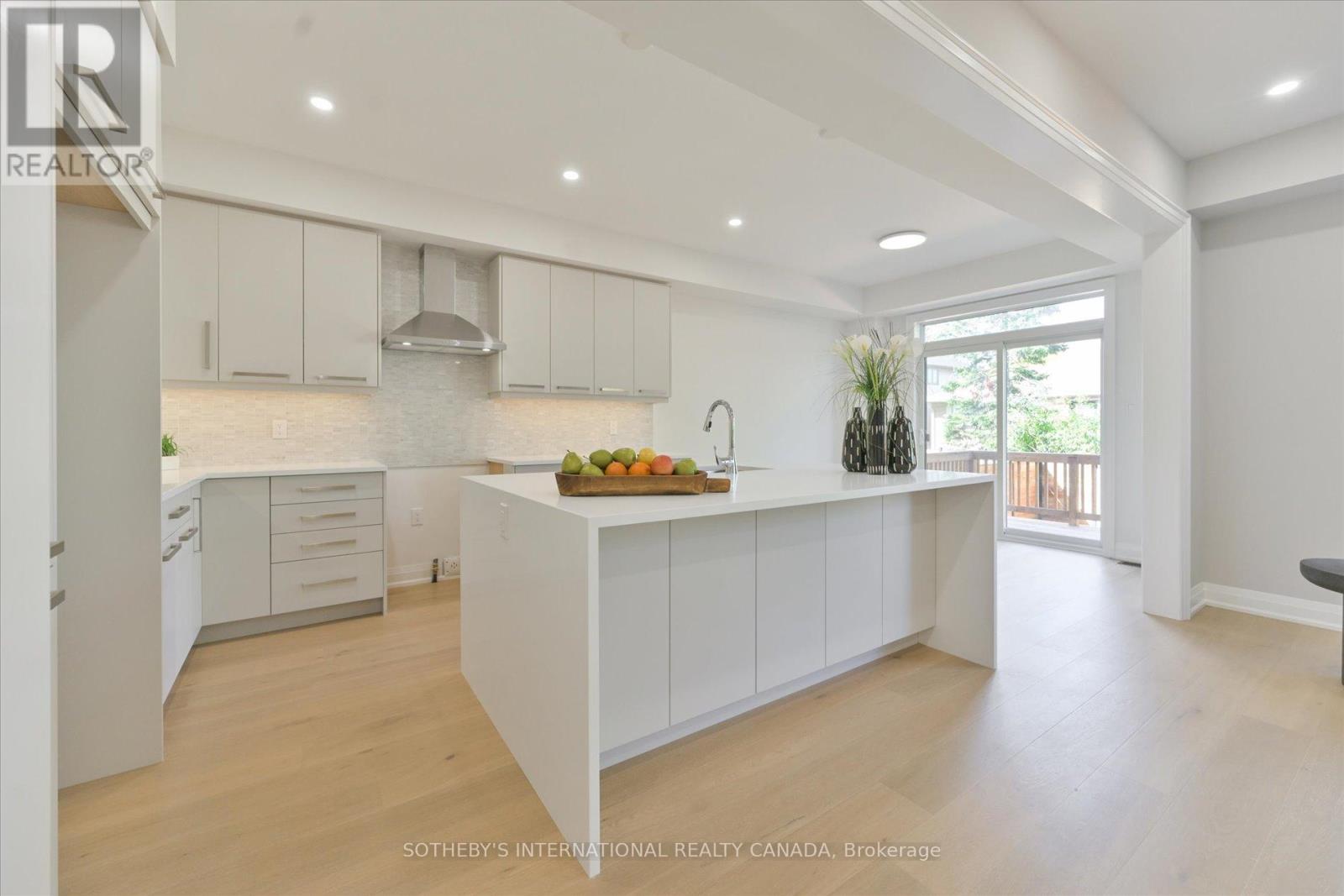 518 Markay Common, Burlington, Ontario  L7S 0A6 - Photo 14 - W12441132