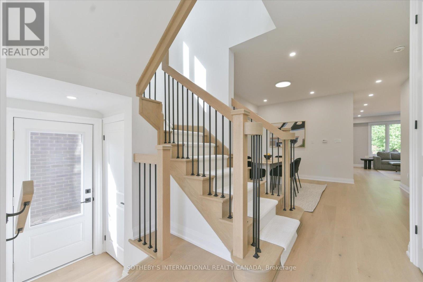 518 Markay Common, Burlington, Ontario  L7S 0A6 - Photo 3 - W12441132