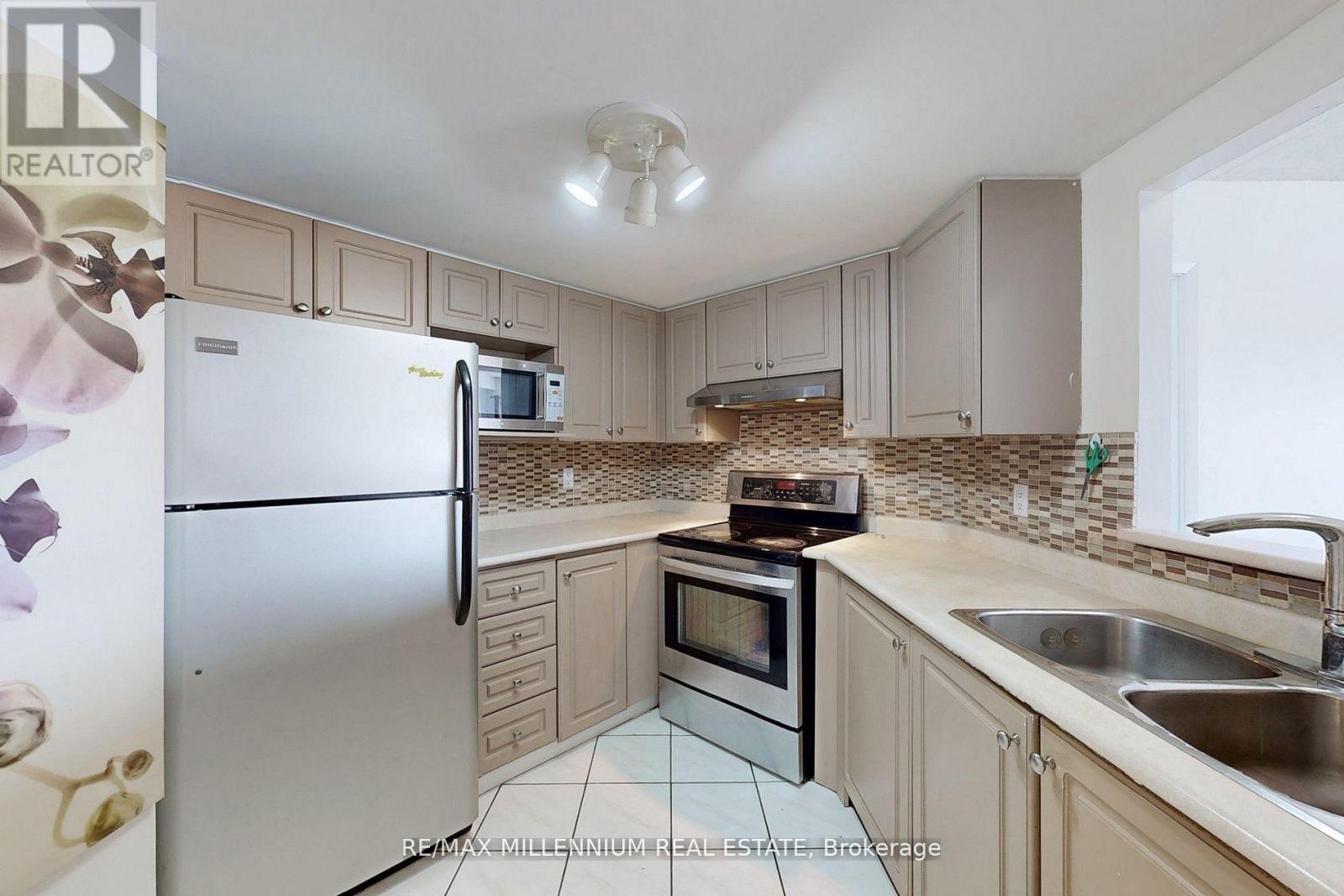 315 - 160 Wellington Street E, Aurora, Ontario  L4G 1J3 - Photo 14 - N12745226