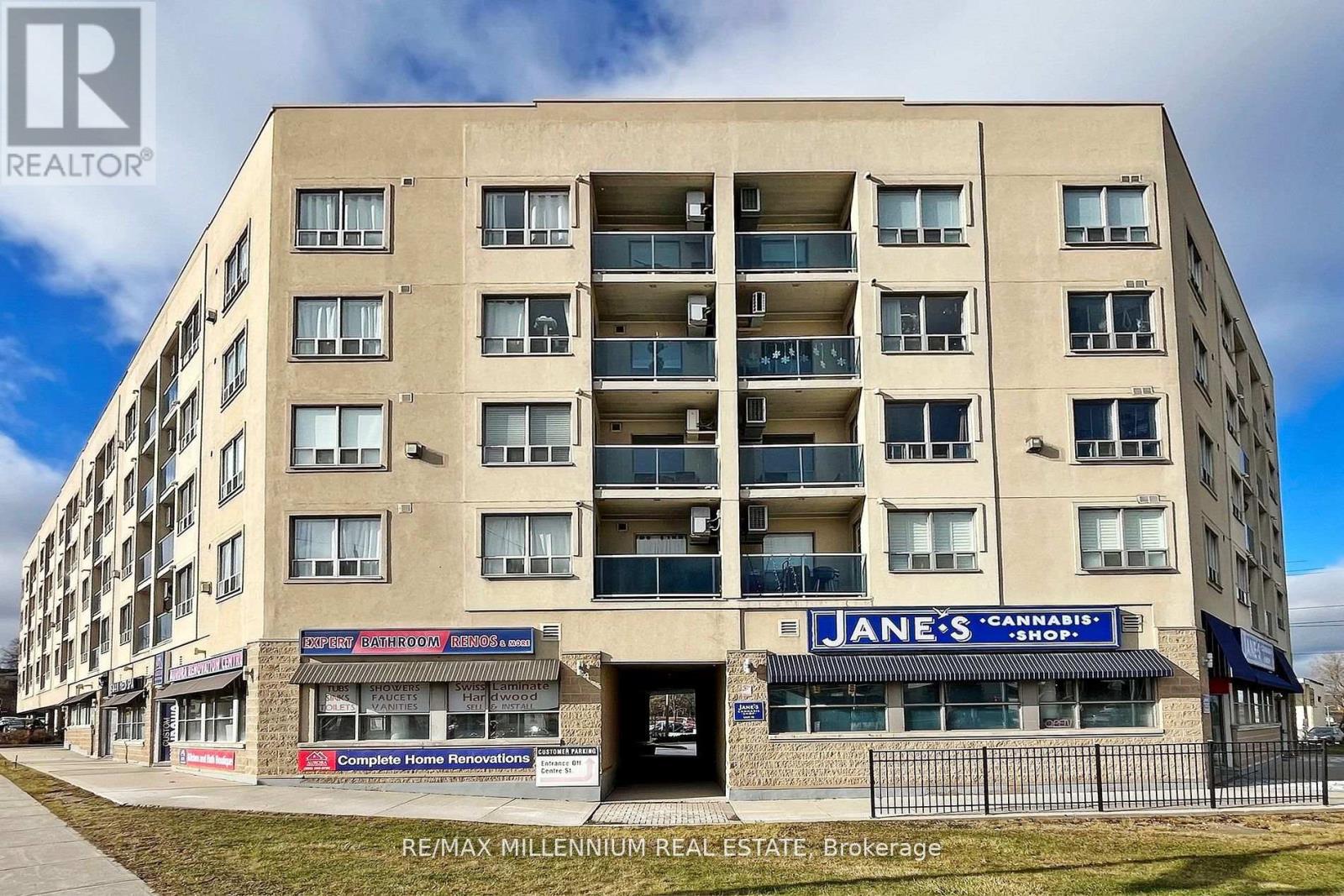 315 - 160 Wellington Street E, Aurora, Ontario  L4G 1J3 - Photo 2 - N12745226