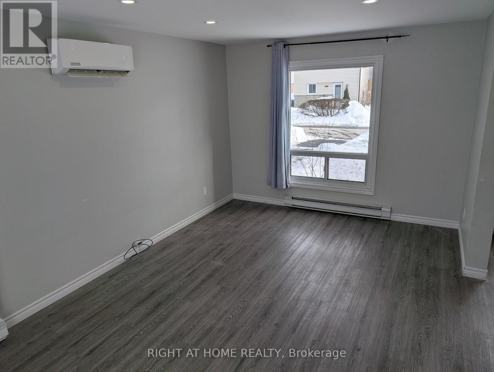 12 Hoskins Square, Brampton, Ontario  L6S 2N6 - Photo 8 - W12700862