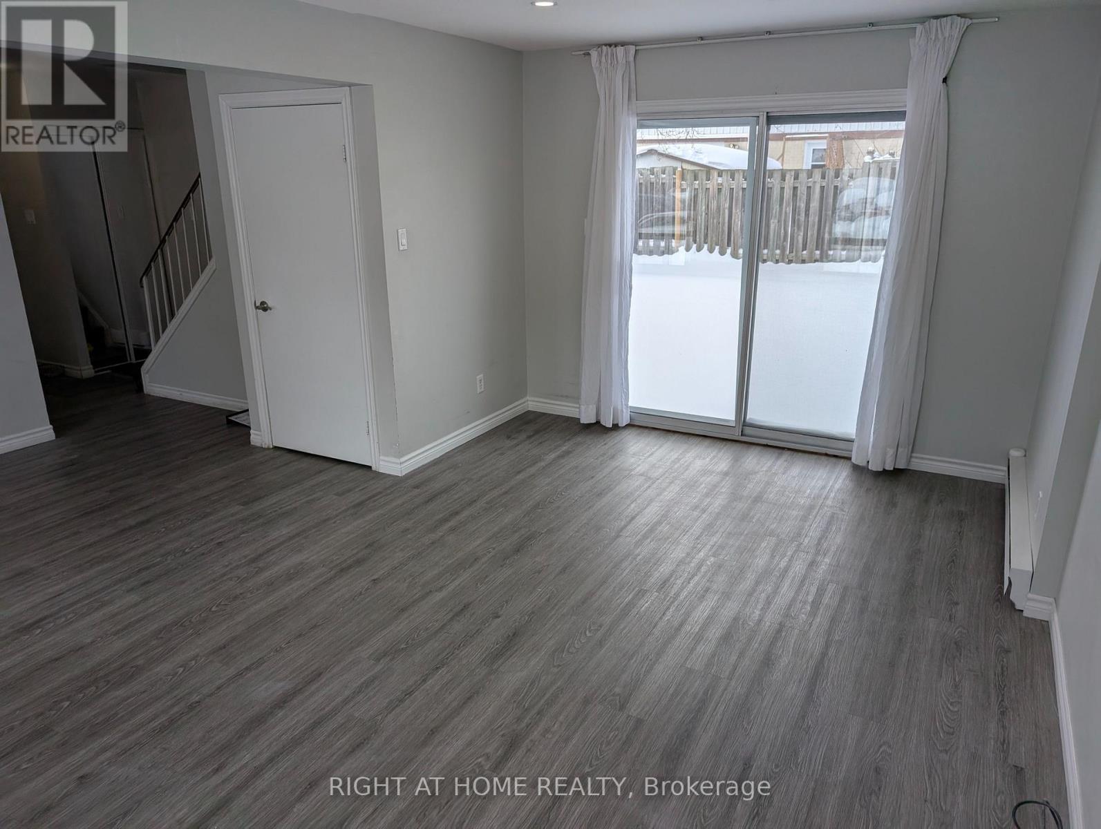12 Hoskins Square, Brampton, Ontario  L6S 2N6 - Photo 9 - W12700862