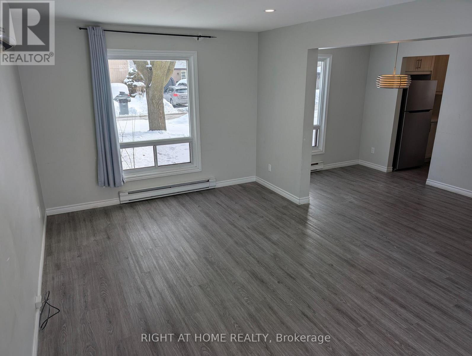 12 Hoskins Square, Brampton, Ontario  L6S 2N6 - Photo 7 - W12700862