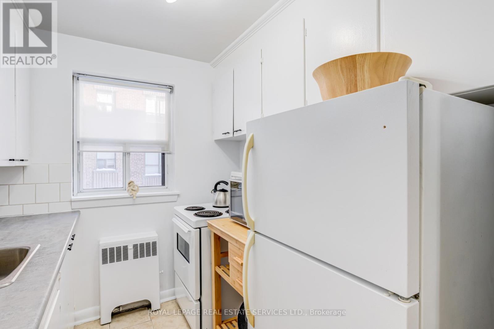 6 - 2846 Bloor Street W, Toronto, Ontario  M8X 1A9 - Photo 11 - W12745190