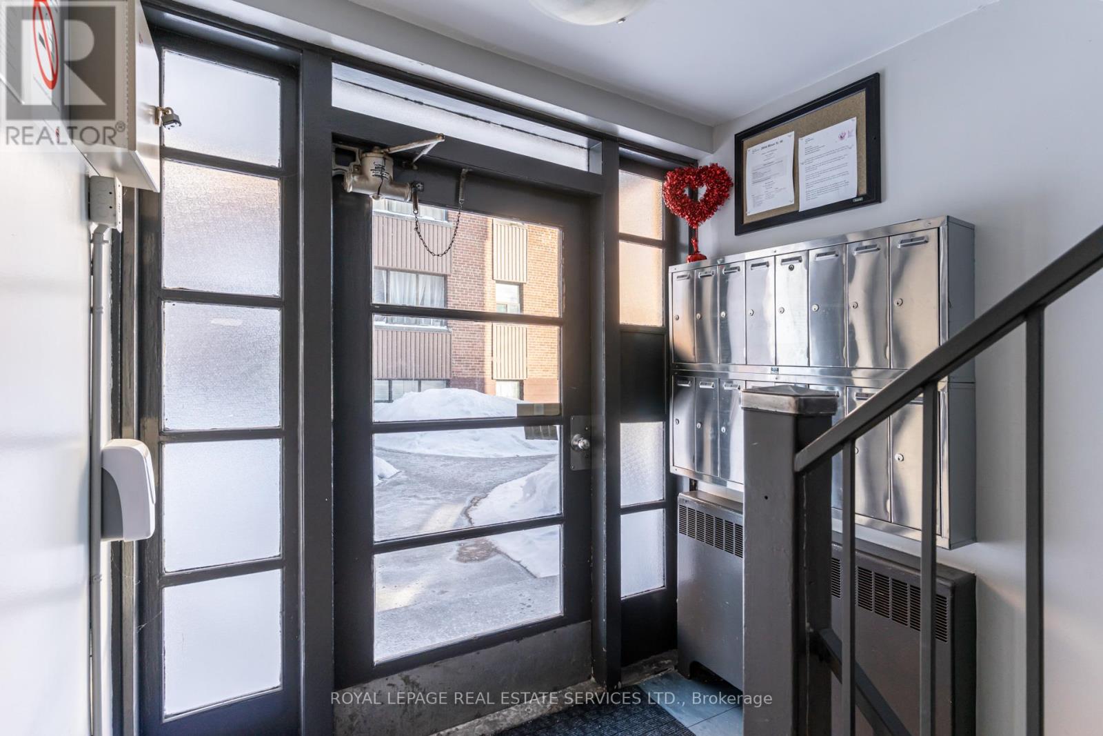 6 - 2846 Bloor Street W, Toronto, Ontario  M8X 1A9 - Photo 2 - W12745190