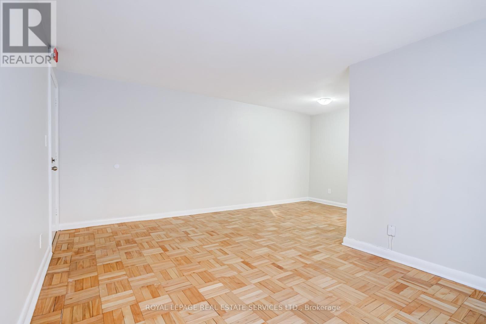 6 - 2846 Bloor Street W, Toronto, Ontario  M8X 1A9 - Photo 5 - W12745190