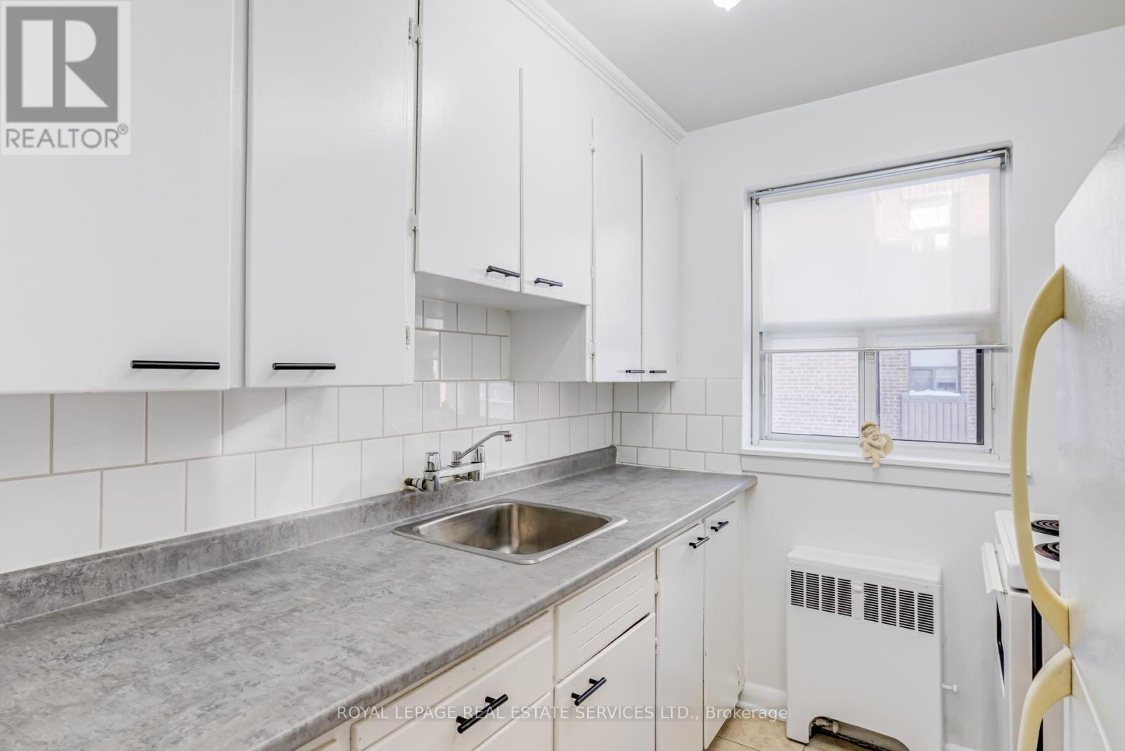 6 - 2846 Bloor Street W, Toronto, Ontario  M8X 1A9 - Photo 7 - W12745190