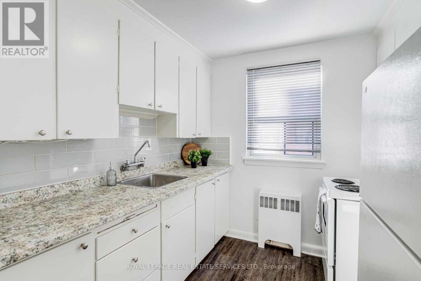 7 - 2844 Bloor Street, Toronto, Ontario  M8X 1A9 - Photo 10 - W12745198