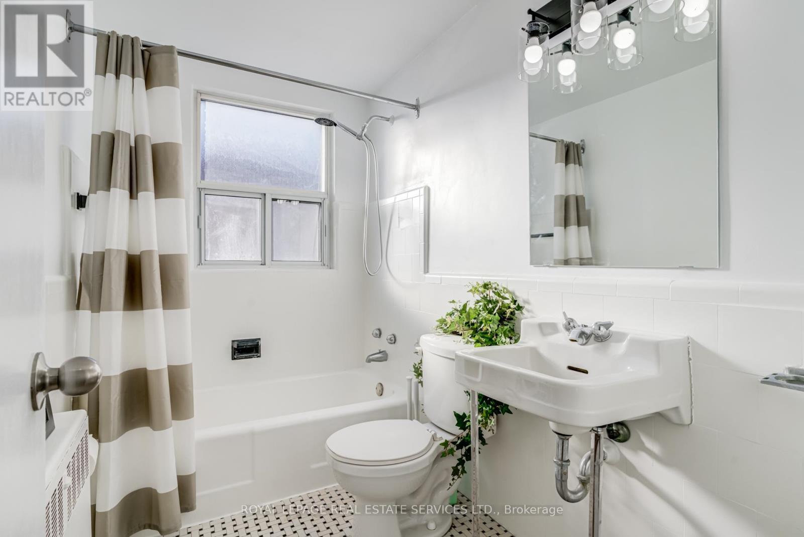 7 - 2844 Bloor Street, Toronto, Ontario  M8X 1A9 - Photo 15 - W12745198