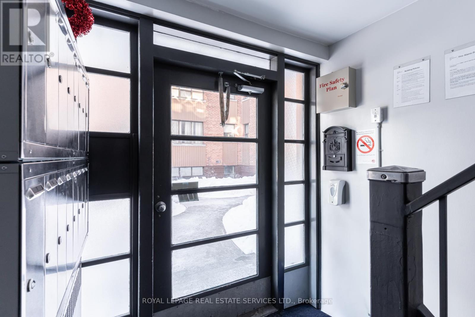 7 - 2844 Bloor Street, Toronto, Ontario  M8X 1A9 - Photo 3 - W12745198