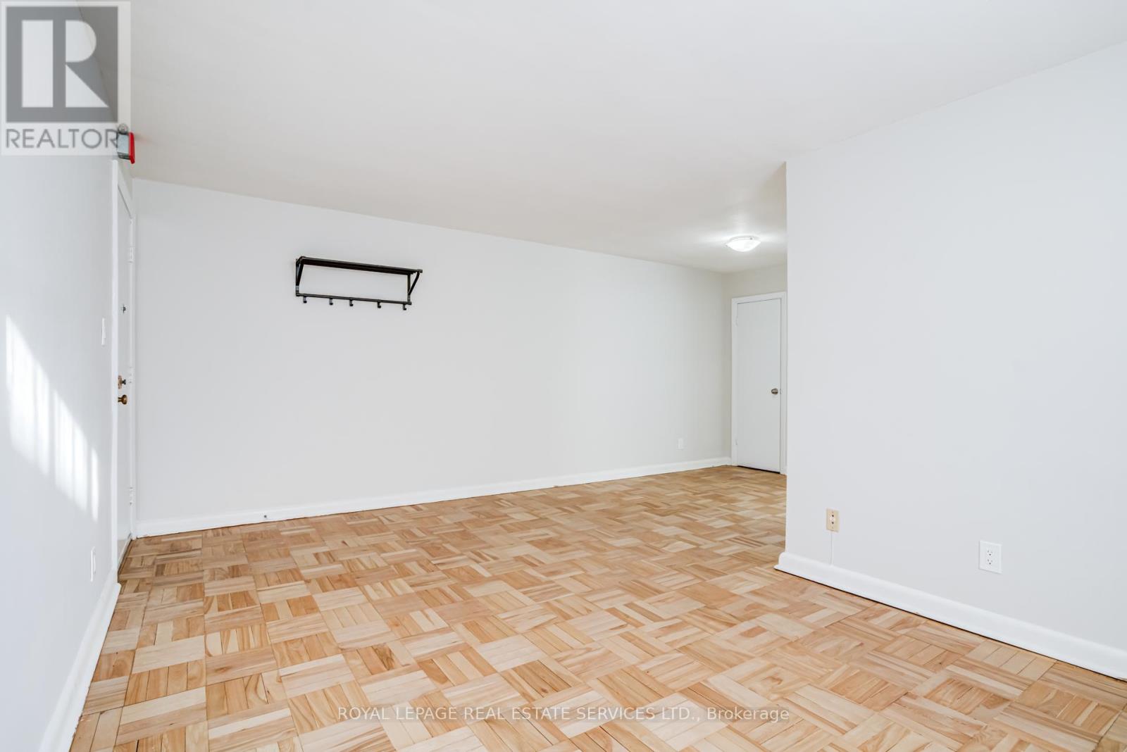 7 - 2844 Bloor Street, Toronto, Ontario  M8X 1A9 - Photo 4 - W12745198