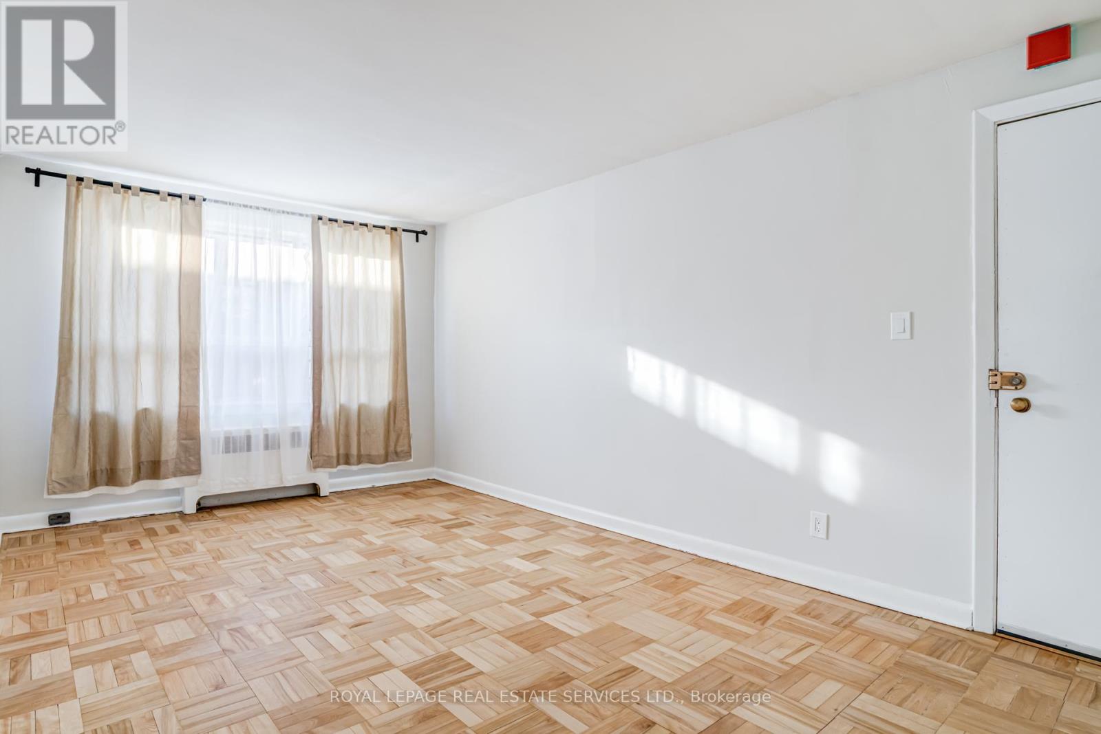 7 - 2844 Bloor Street, Toronto, Ontario  M8X 1A9 - Photo 6 - W12745198