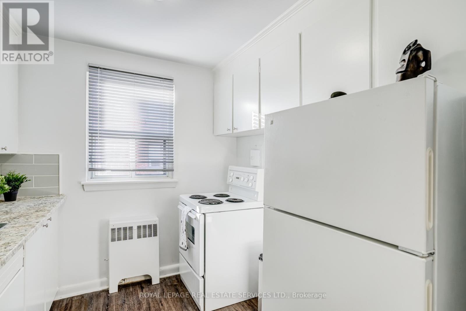 7 - 2844 Bloor Street, Toronto, Ontario  M8X 1A9 - Photo 9 - W12745198