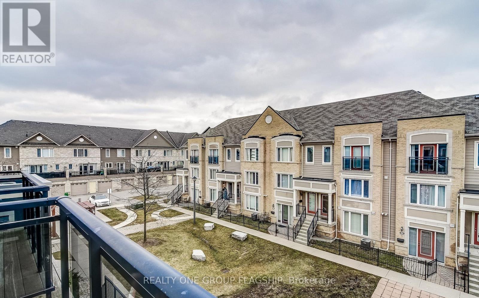 60 Fairwood Circle, Brampton, Ontario  L6R 0Y6 - Photo 13 - W12745202