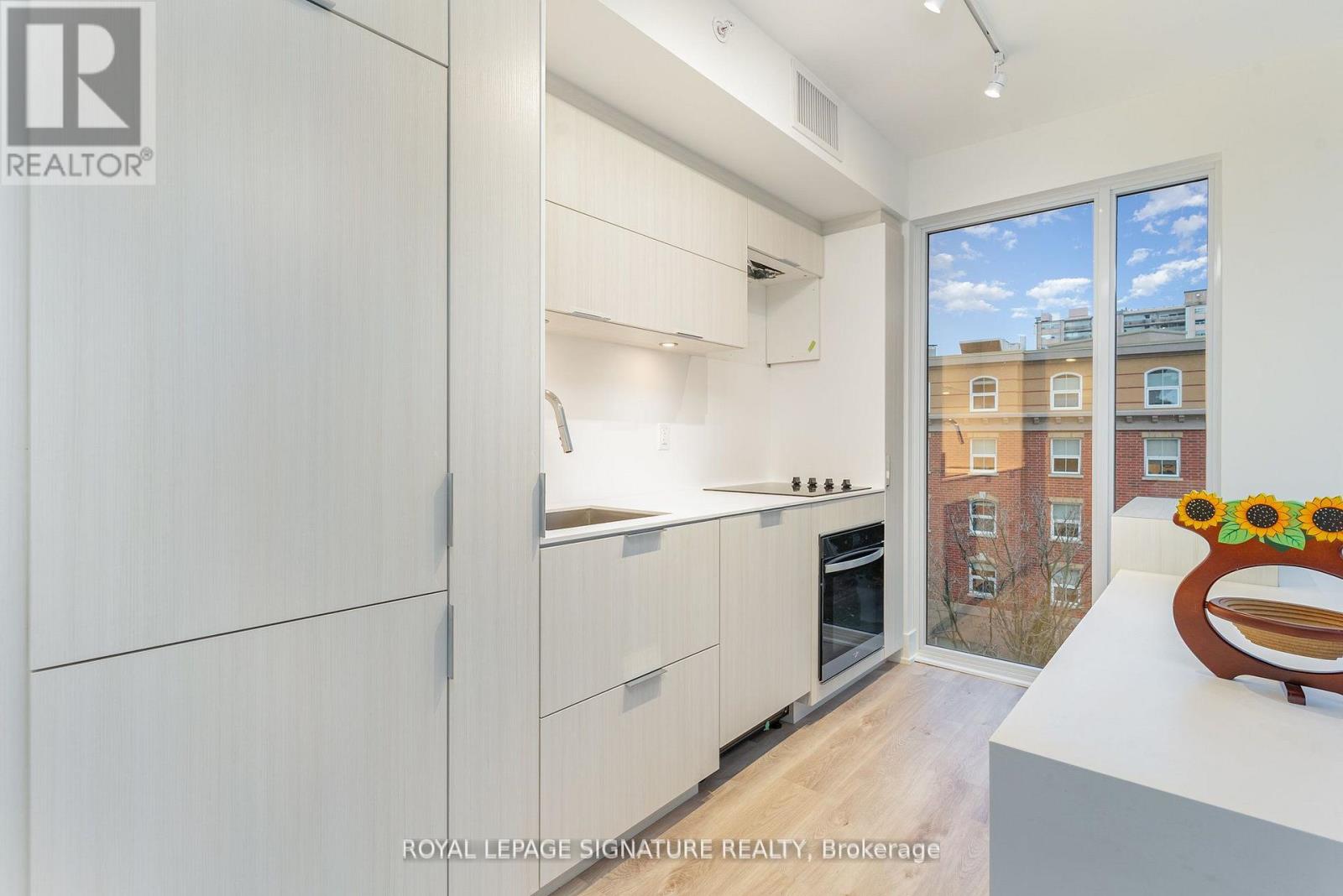 304 - 370 Martha Street, Burlington, Ontario  L7R 0G9 - Photo 10 - W12745220