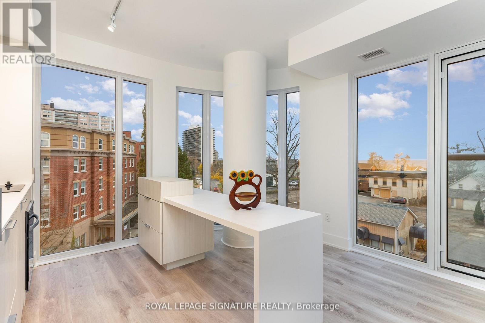 304 - 370 Martha Street, Burlington, Ontario  L7R 0G9 - Photo 11 - W12745220