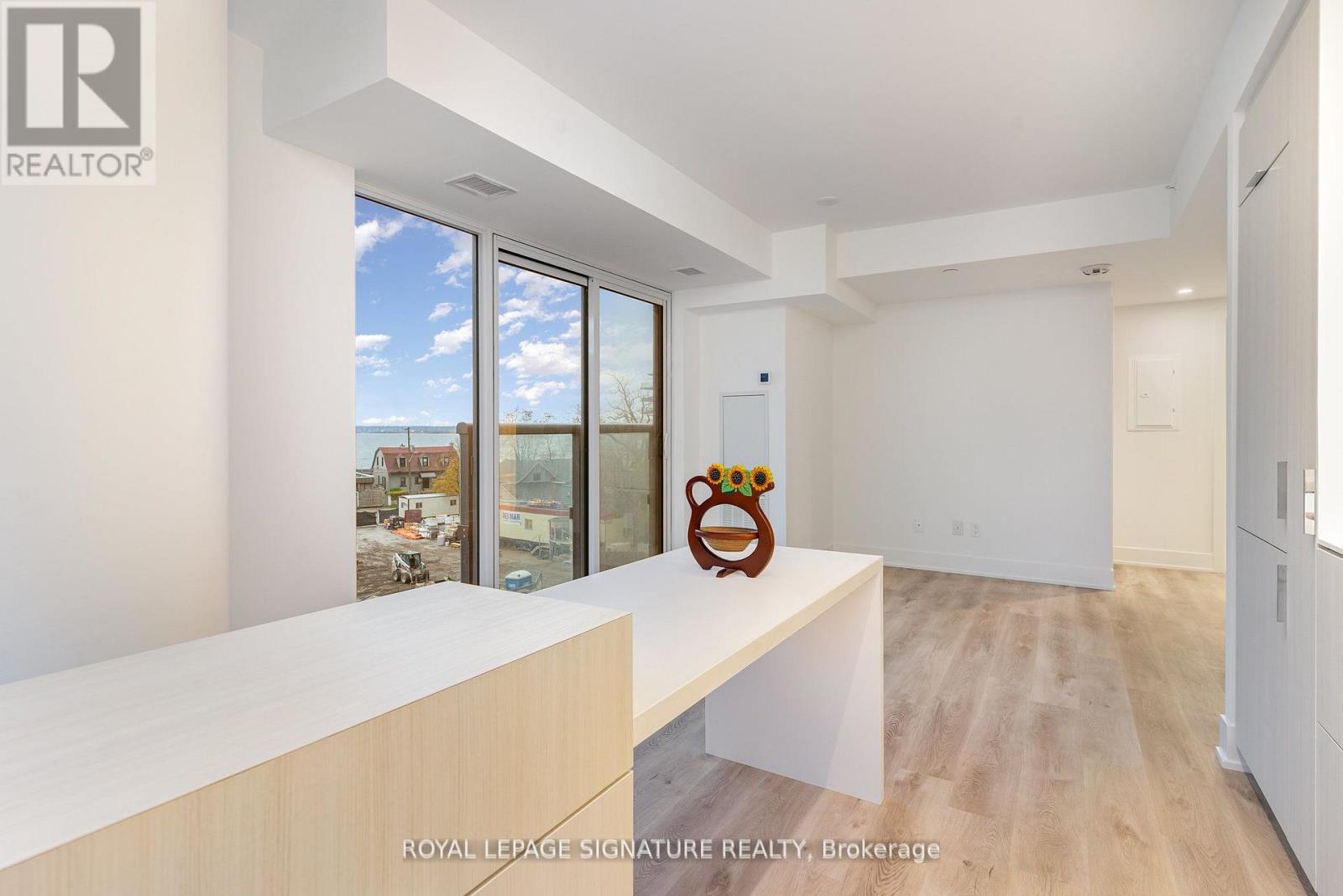 304 - 370 Martha Street, Burlington, Ontario  L7R 0G9 - Photo 12 - W12745220