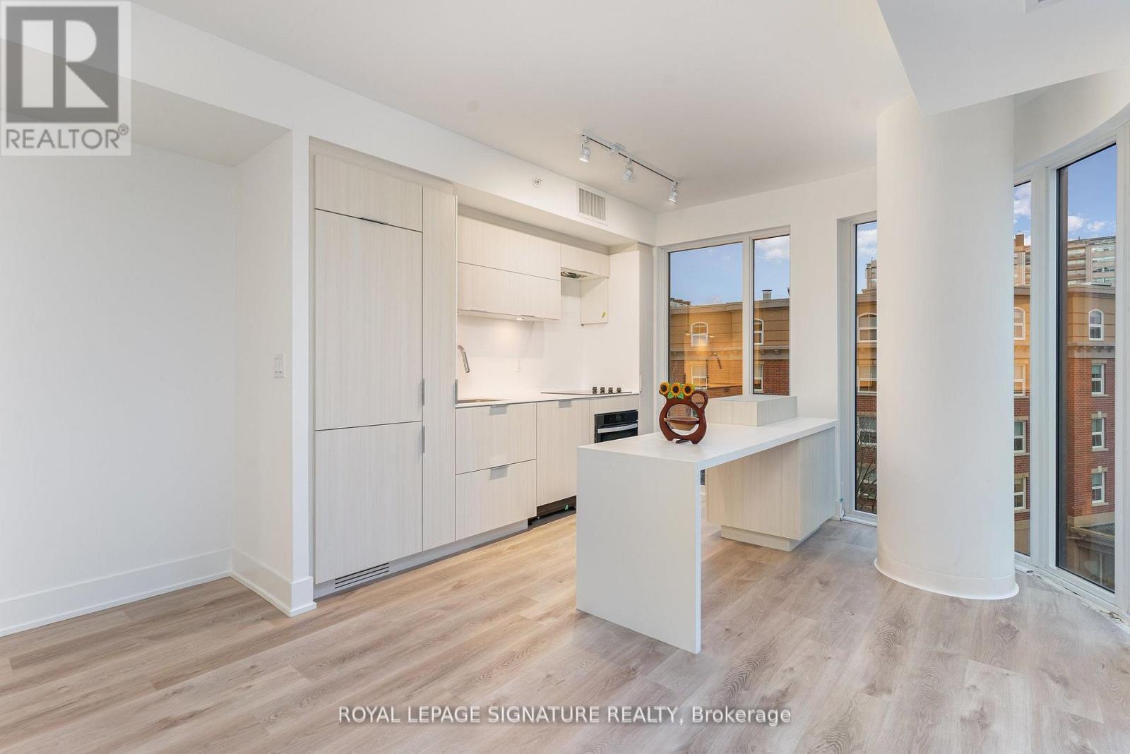 304 - 370 Martha Street, Burlington, Ontario  L7R 0G9 - Photo 7 - W12745220